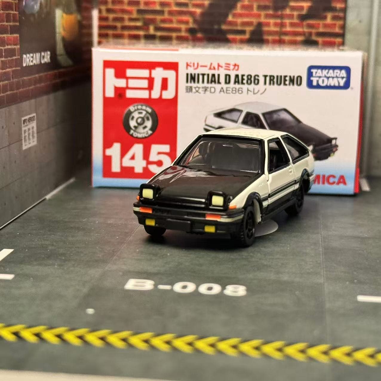 Dream Tomica NO. 145 Initial D - đánh giá và giá Model Kit Ae86