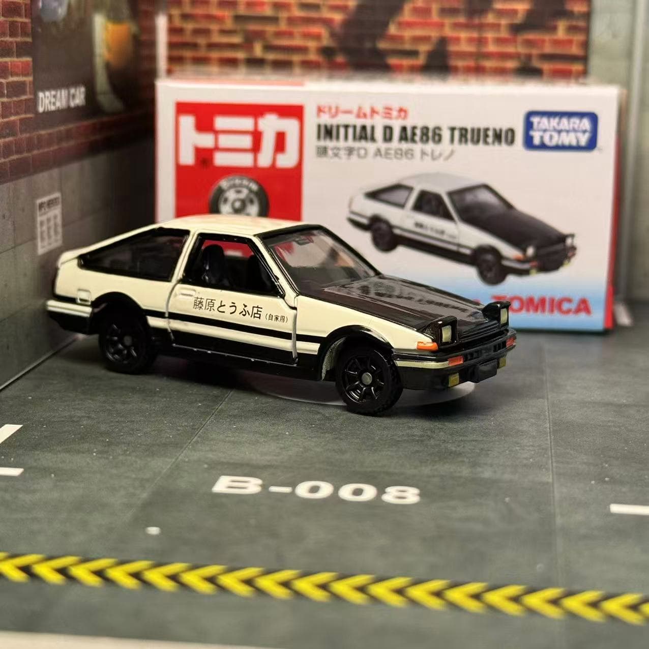 Dream Tomica NO. 145 Initial D - đánh giá và giá Model Kit Ae86