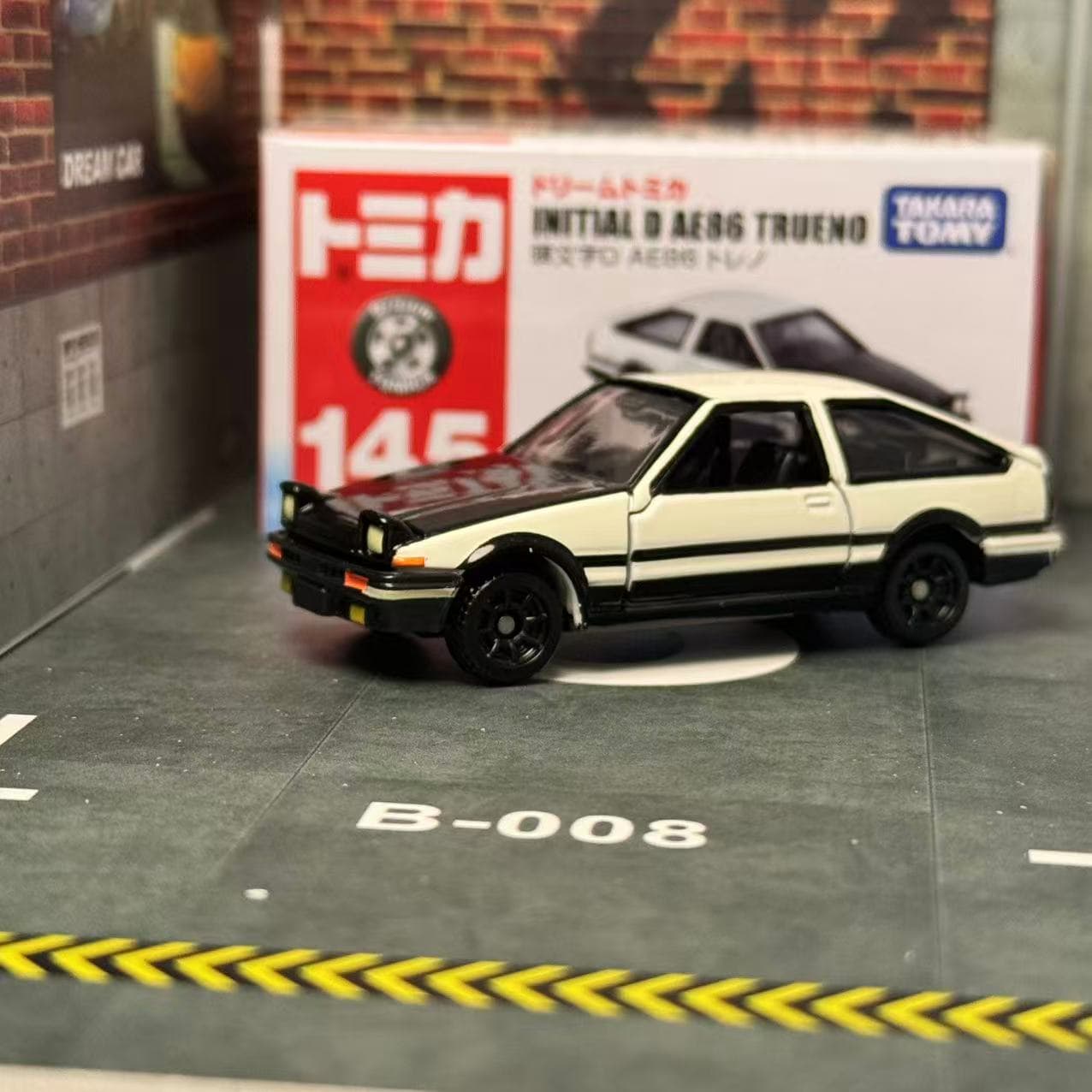 Dream Tomica NO. 145 Initial D - đánh giá và giá Model Kit Ae86