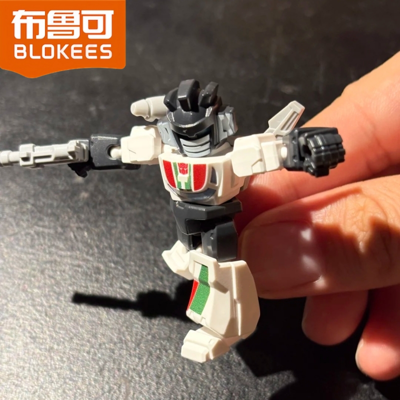 Blokees Transformers Defender  - đánh giá và giá Model Kit Optimus